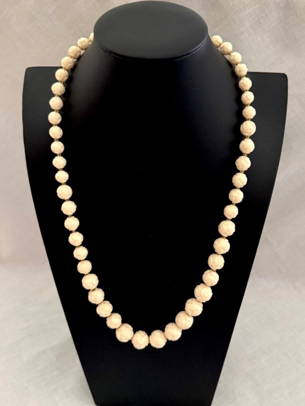 Vintage Floral Resin Bead Necklace Graduated Ivory Tone UV Reactive